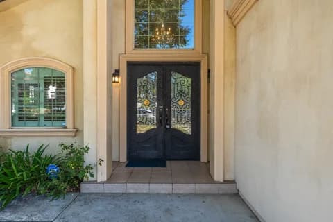 6522 N Golden West Ave — entry